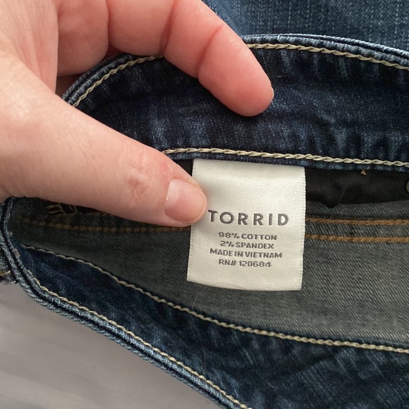 Torrid Bermuda shorts with raw hem - Picture 4 of 7